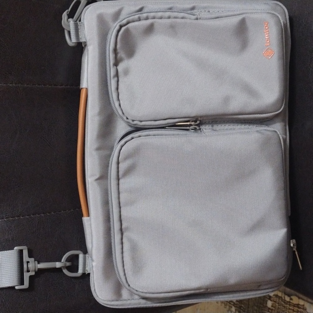 Tom Toc 360 3 pocket protective laptop bag.